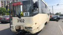 Трамвай <nobr class="_">№ 13</nobr> смял «Лексус» в Октябрьском районе Новосибирска