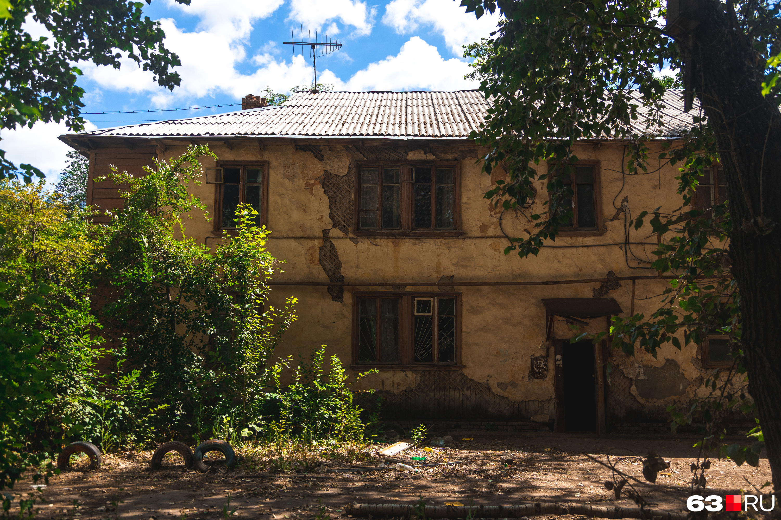 Ветхое жилье самары. Заброшенные дома. Аварийные дома. Заброшенная школа 8. Заброшенный парк.