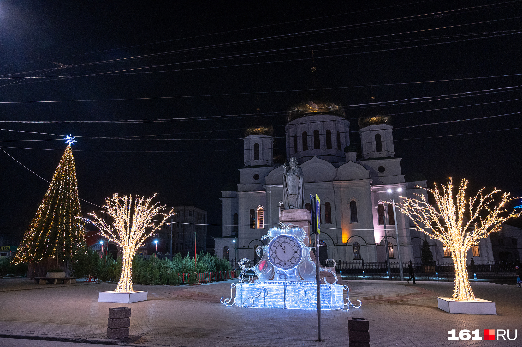 Украшения Ростова на площади советов. Ростов украшен к новому году. Ростов декабрь 2022 фото. Соборный 52/29 Ростов.