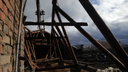 НГС поднялся на разрушенную крышу новосибирского общежития — кадры с третьего этажа