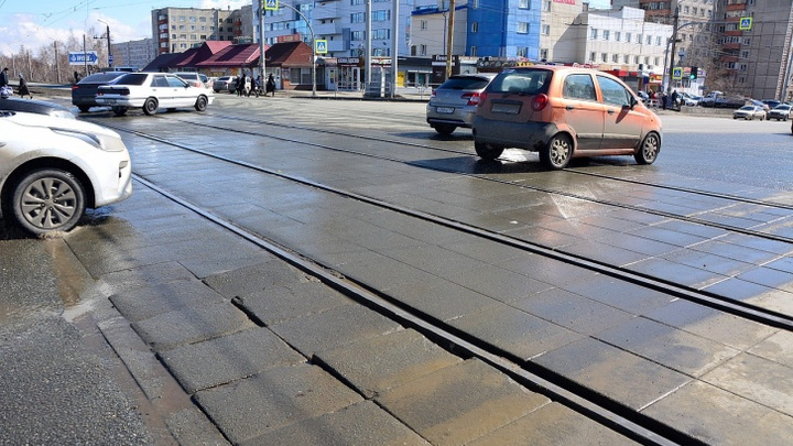 Из-за ремонта теплосетей в Челябинске закроют оживленные улицу и перекресток