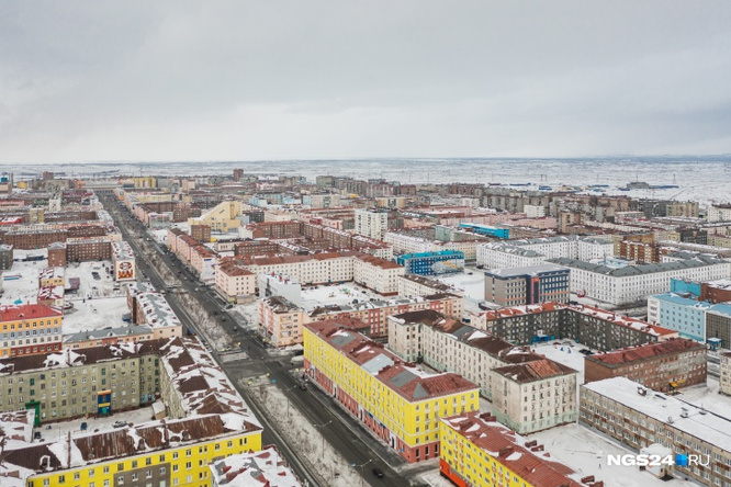 Контейнеры с опасными отходами из Норильска хотели отправить на барже в Красноярск