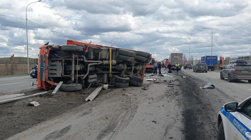 Отвечать некому: в Свердловской области закрыли дело о жуткой аварии, в которой погибли дорожники