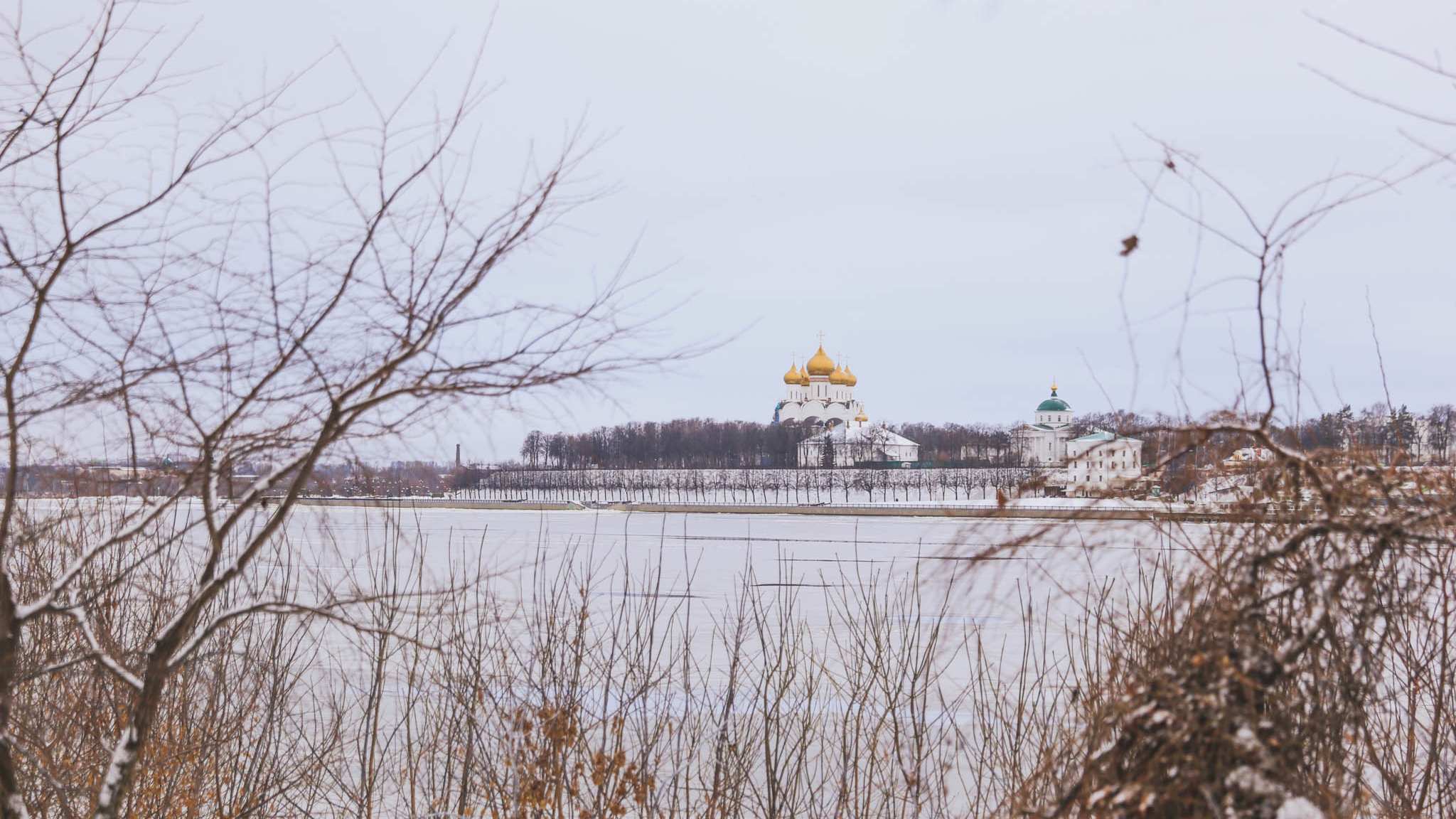 Отдыхаем глазами: 20 умиротворяющих фото с берега Волги, знаменующих приход зимы