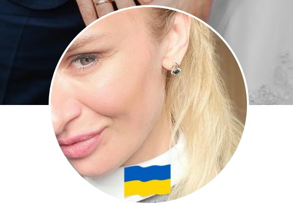 Многие пользователи Facebook, так же как и радиоведущая <b class="_">Ева Комиссарова</b>, поставили себе на аватарки флаг Украины Многие пользователи Facebook, так же как и радиоведущая <b class="_">Ева Комиссарова</b>, поставили себе на аватарки флаг Украины