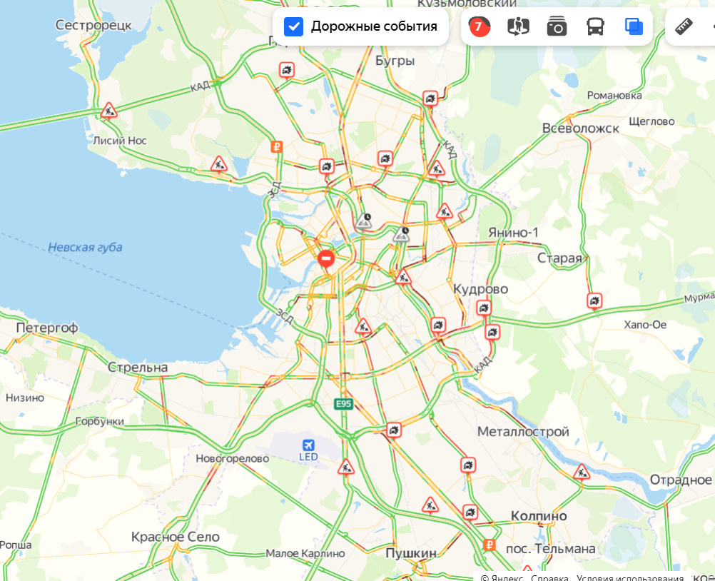 Пробки на кольцевой дороге сейчас в СПБ. Пробки на КАД СПБ сейчас показать на карте. Овчарка на каде в СПБ. Снегопад на КАД 05.03.2023.