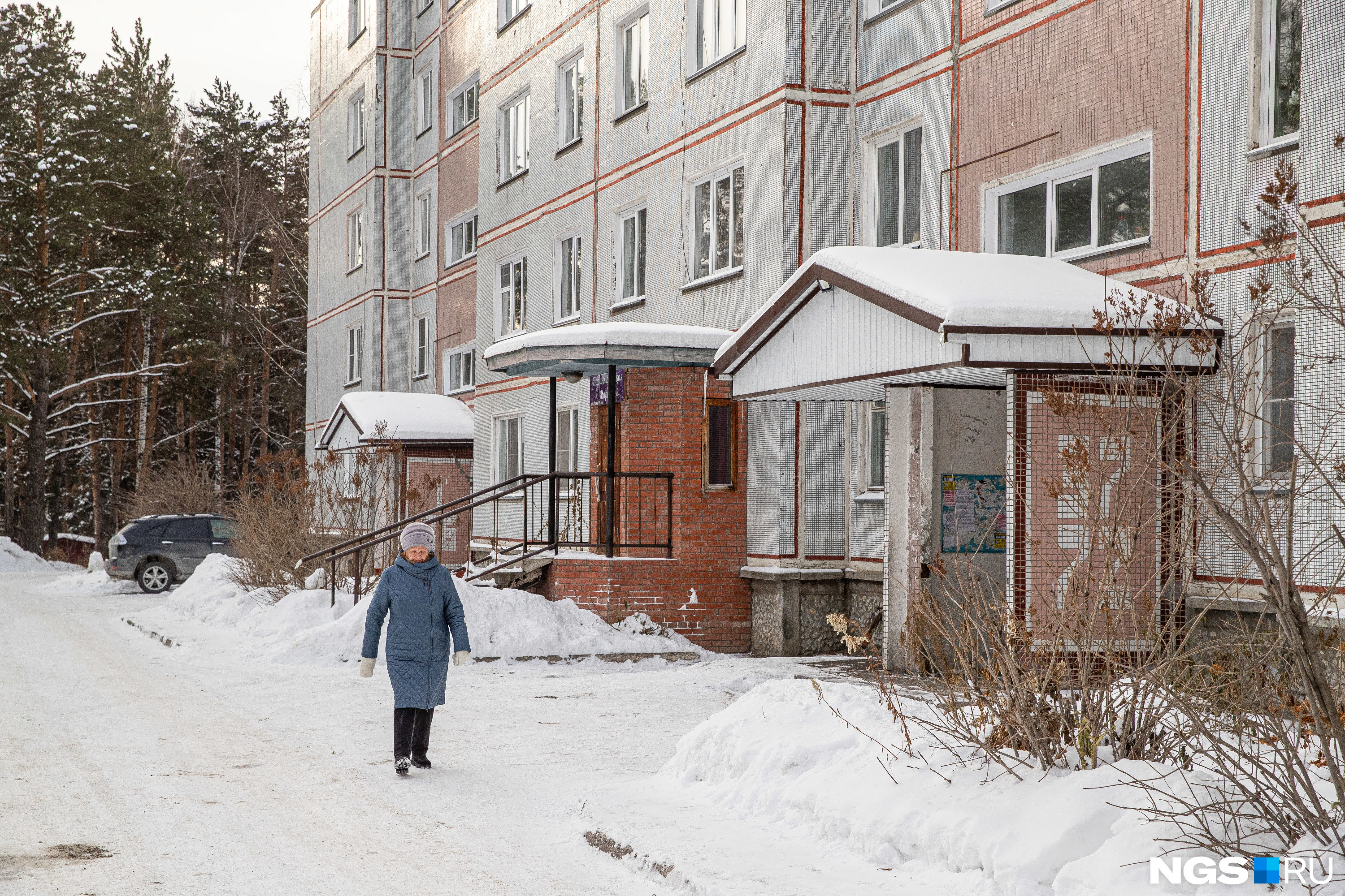 Дом бердск новый поселок. Большевистская 2б Бердск. Новый поселок Бердск. Новый поселок Новосибирск. Хрущевка в Бердске.