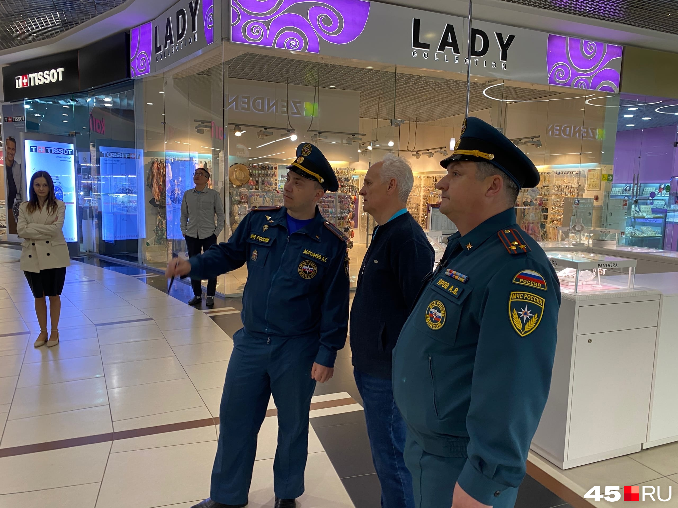 Площадь ТРЦ — около 60 тысяч квадратных метров Площадь ТРЦ — около 60 тысяч квадратных метров
