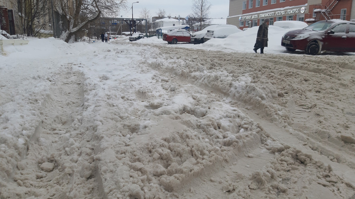 «Изменения произошли, но в худшую сторону»: губернатор раскритиковал уборку снега в Архангельске