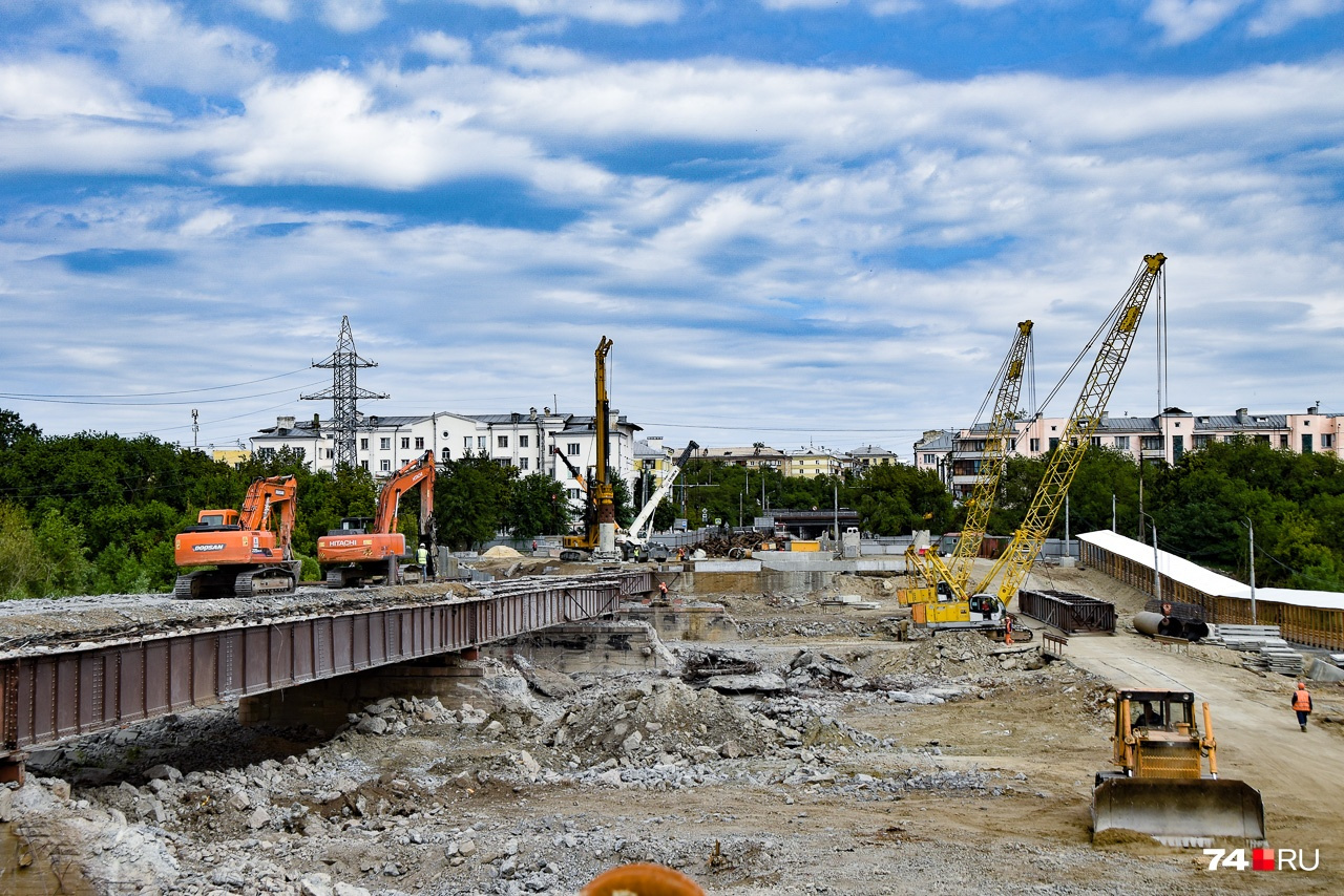 Снос старого моста из стальных балок начался летом 2021 года Снос старого моста из стальных балок начался летом 2021 года