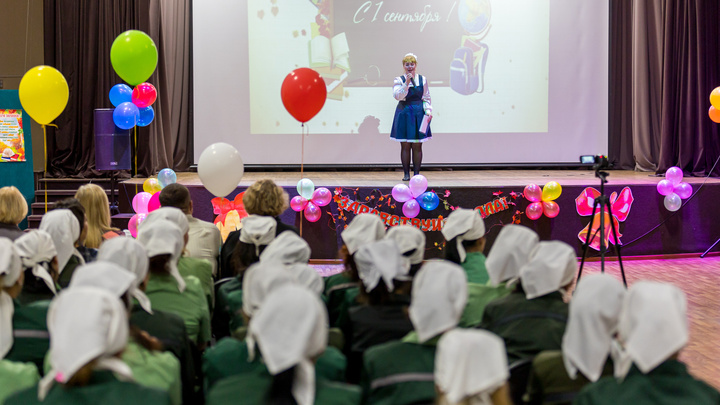 День знаний в Красноярске: за парты садятся не только дети, но и заключенные женской колонии