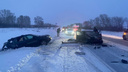 Два автомобиля столкнулись в Новосибирской области — погибла женщина