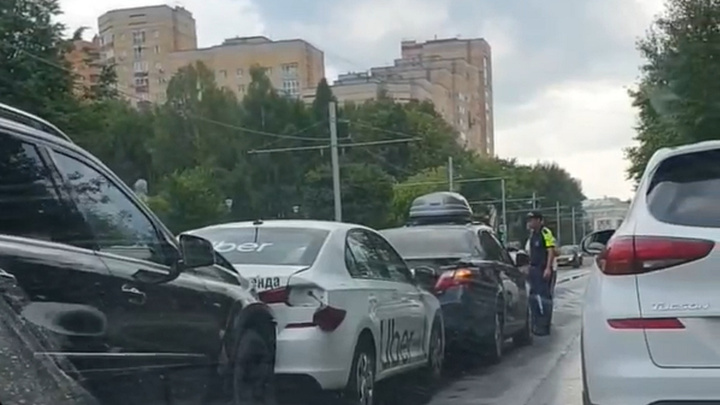 В Мотовилихе столкнулись пять машин и выстроились «паровозиком»