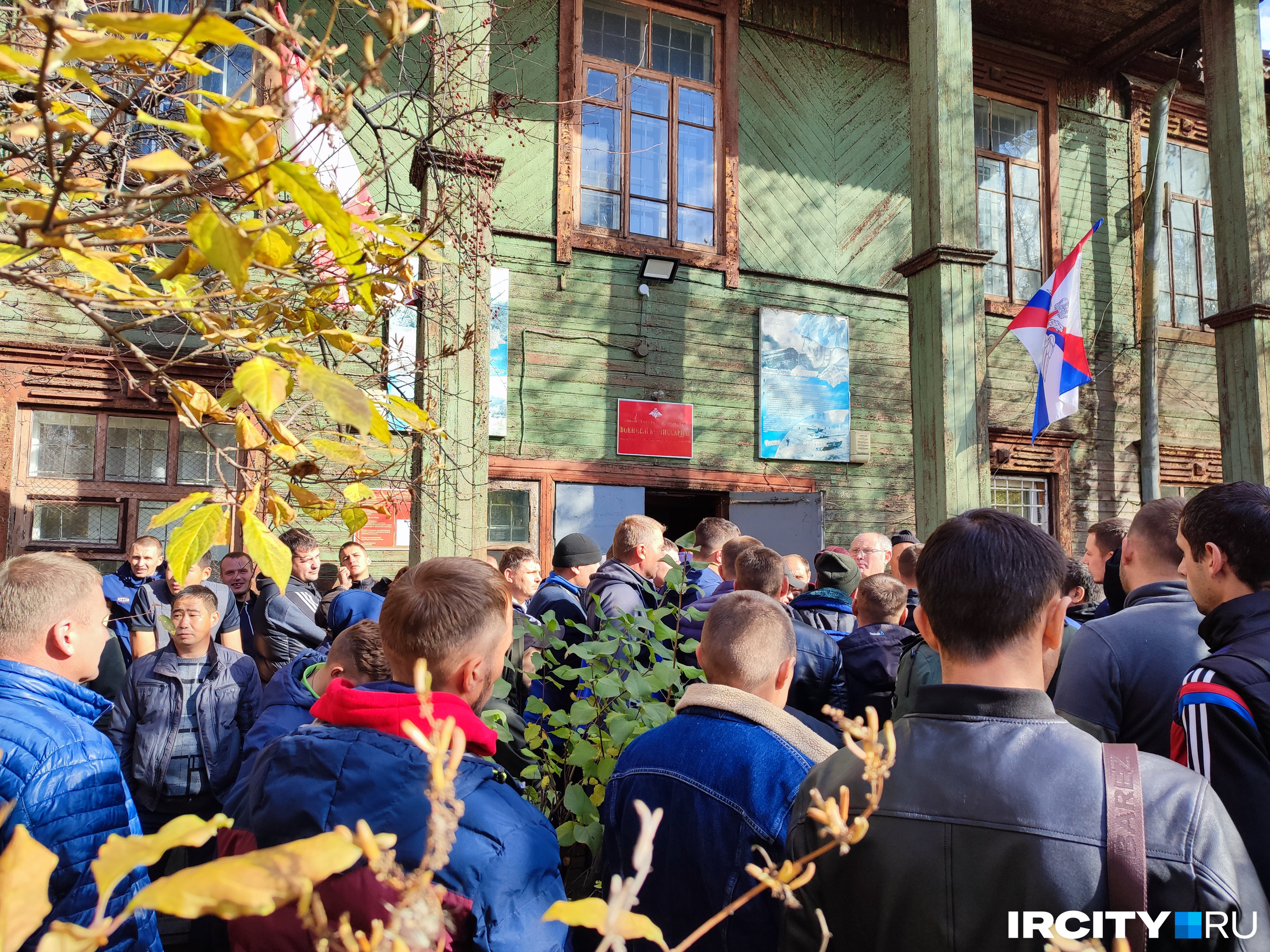 Получившим повестки на сборы теперь предстоит отбыть в Новосибирск