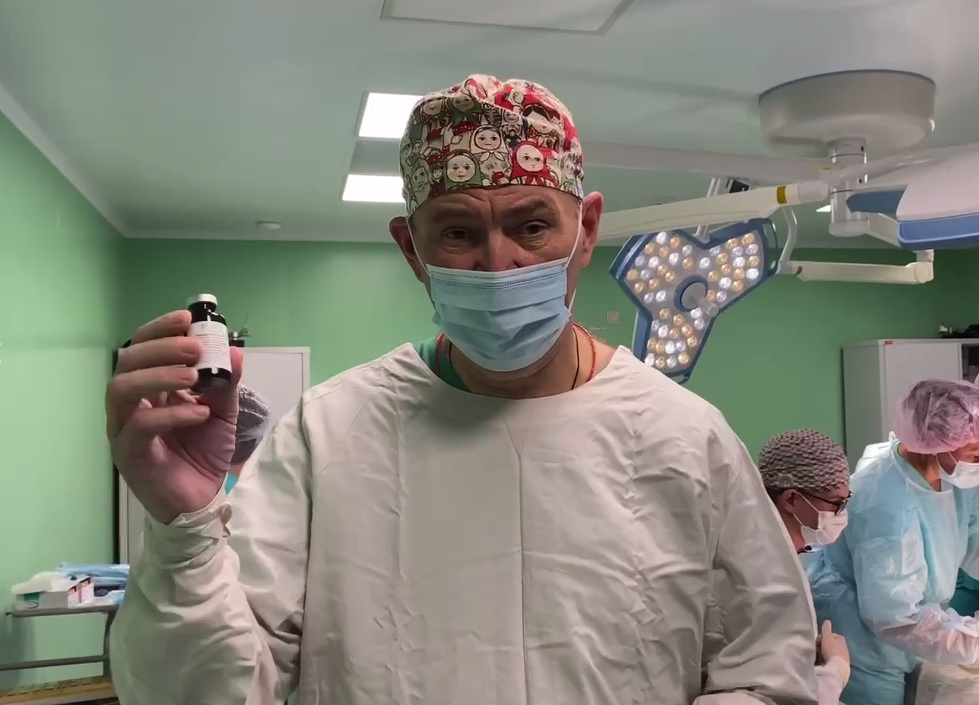 Юрий Козлов провел уникальную операцию 6-летнему ребенку с опухолью почки