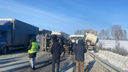 «В салоне было восемь пассажиров»: три фуры столкнулись с пассажирским микроавтобусом на трассе под Новосибирском