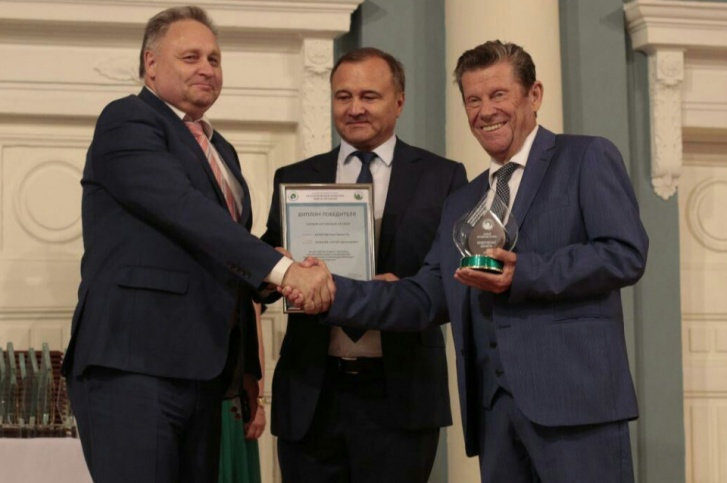 Виктор Кириллов — первый слева Виктор Кириллов — первый слева