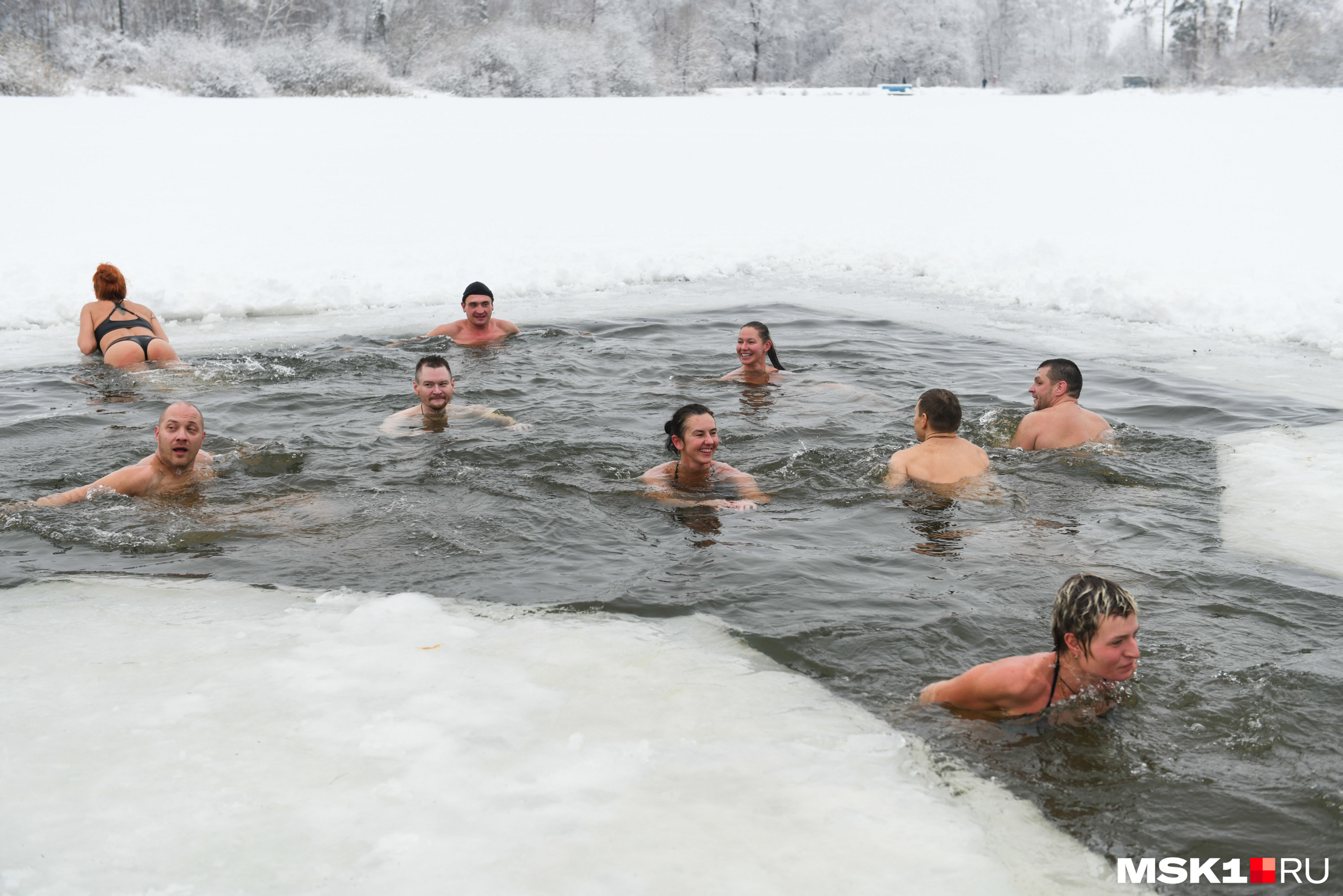 Как моржи Москвы и Подмосковья открывали купальный сезон: фото и видео - 12  декабря 2022 - msk1.ru