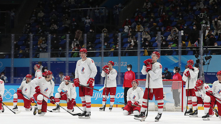 «Всем большое спасибо за искреннюю поддержку»: кузбасский хоккеист показал медаль, завоеванную на Олимпиаде