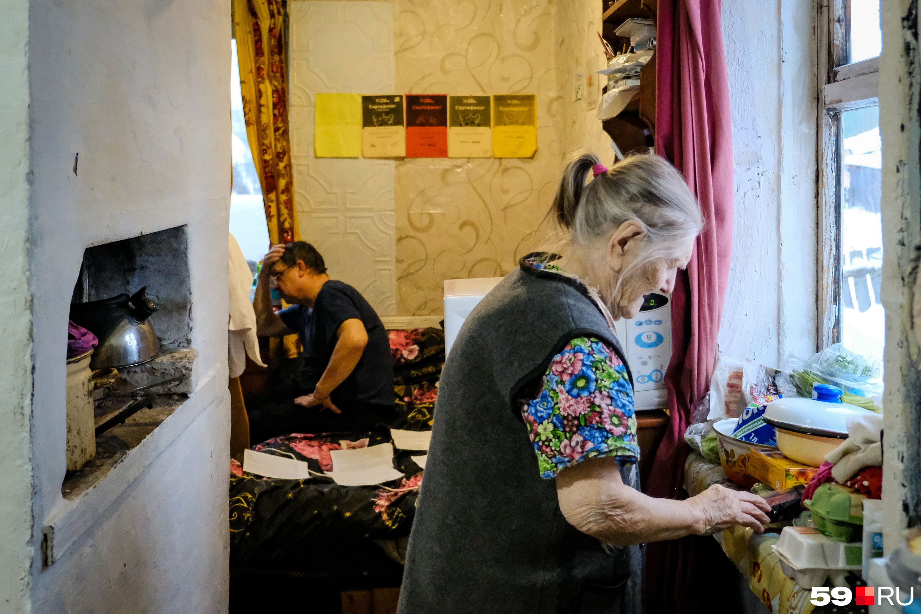 Дома Виктора все четыре месяца ждала его мачеха, он ее называет мамой Дома Виктора все четыре месяца ждала его мачеха, он ее называет мамой