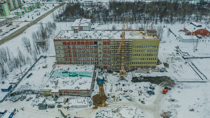 Минстрой Кузбасса рассказал о ходе строительства больницы, которую должны были сдать 30 лет назад