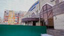У Заволжского рынка в Ярославле появился строительный забор. Когда здесь начнется стройка?