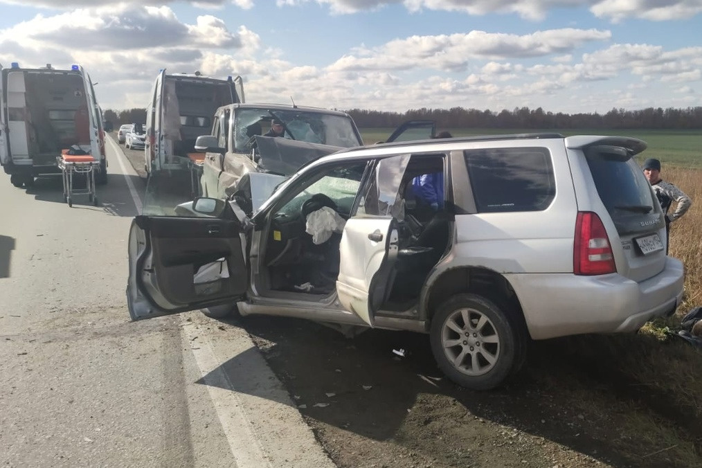 УАЗ вылетел на встречку: водитель Subaru погиб и еще пять человек пострадали в ДТП под Новосибирском