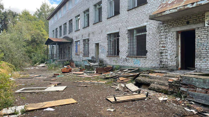 Разруха и пристанище бомжей: во что превратилось здание крупного института в Уфе