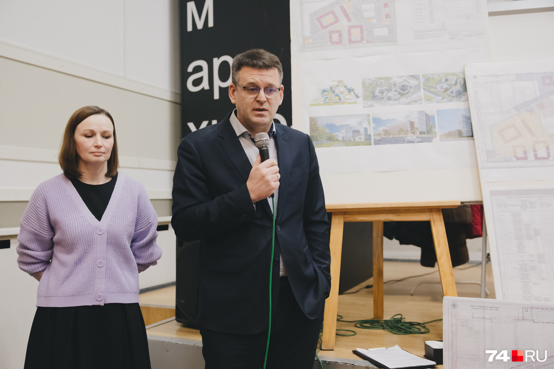 Отстаивать проект вышел бывший заместитель главы города по строительству Владимир Шамне. Он признался, что симпатизирует застройщику Отстаивать проект вышел бывший заместитель главы города по строительству Владимир Шамне. Он признался, что симпатизирует застройщику
