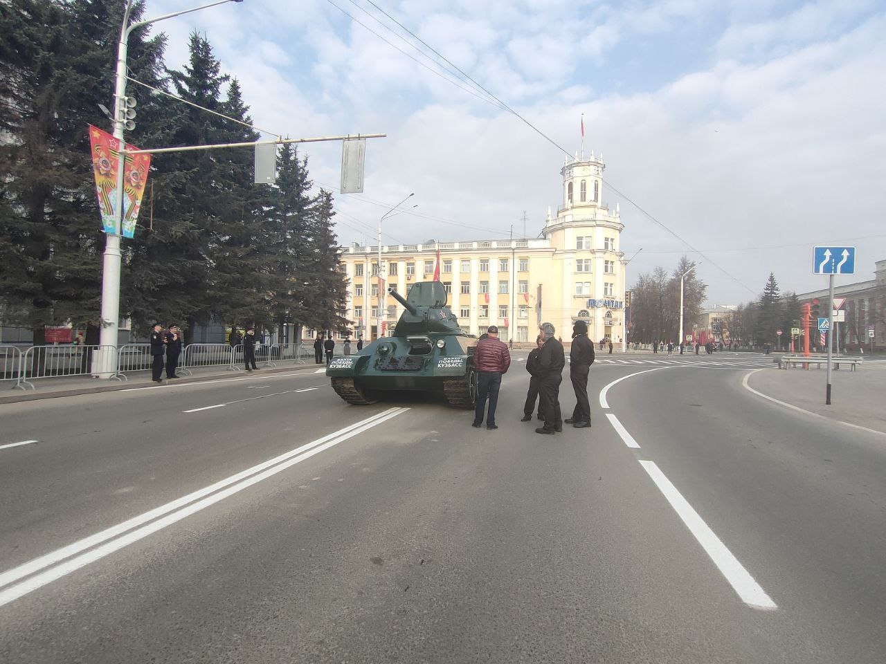 Кемерово парад 9 мая 2024 трансляция. Парад Победы в Кемерово 2021. Парад 9 мая Новокузнецк. Парад 9 мая Кемерово Кемерово. 9 Мая Новокузнецк 2022.