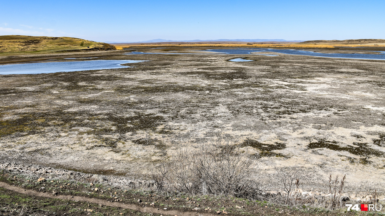 Апрель 2022 года. Это Верхнеуральское водохранилище в месте впадения реки Урал. Оно является вторым после Аргазей источником воды в Челябинской области