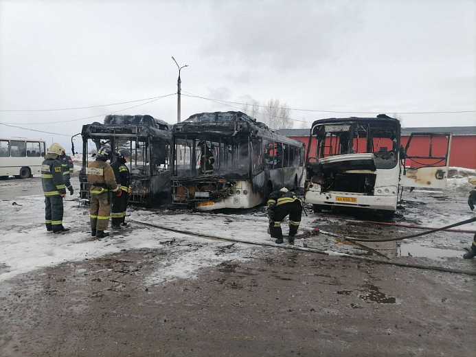 Автобусы выгорели полностью