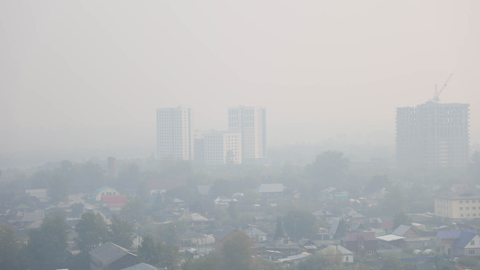 «Эффект смога накопительный»: врачи — о последствиях лесных пожаров для здоровья (а у вас есть такие симптомы?)