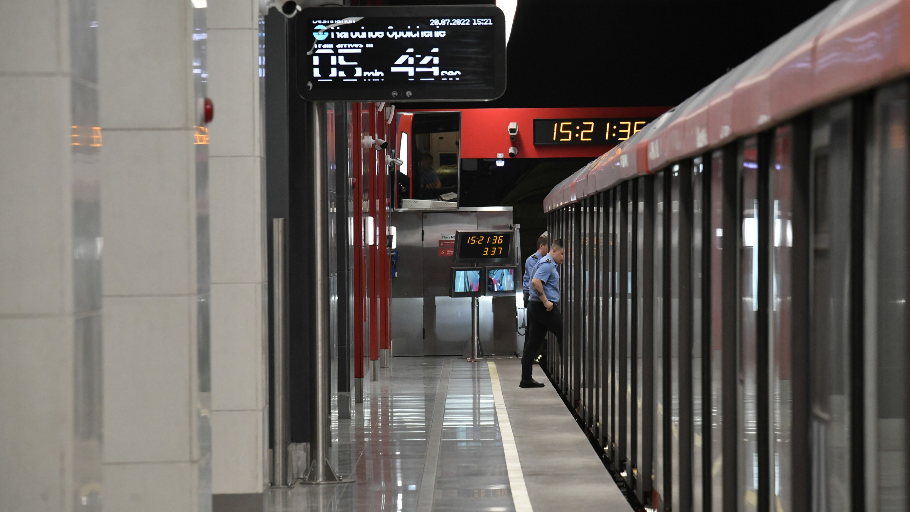 «У метро запах гари и химикатов». В Москве по требованию полиции временно закрыли станцию «Владыкино»