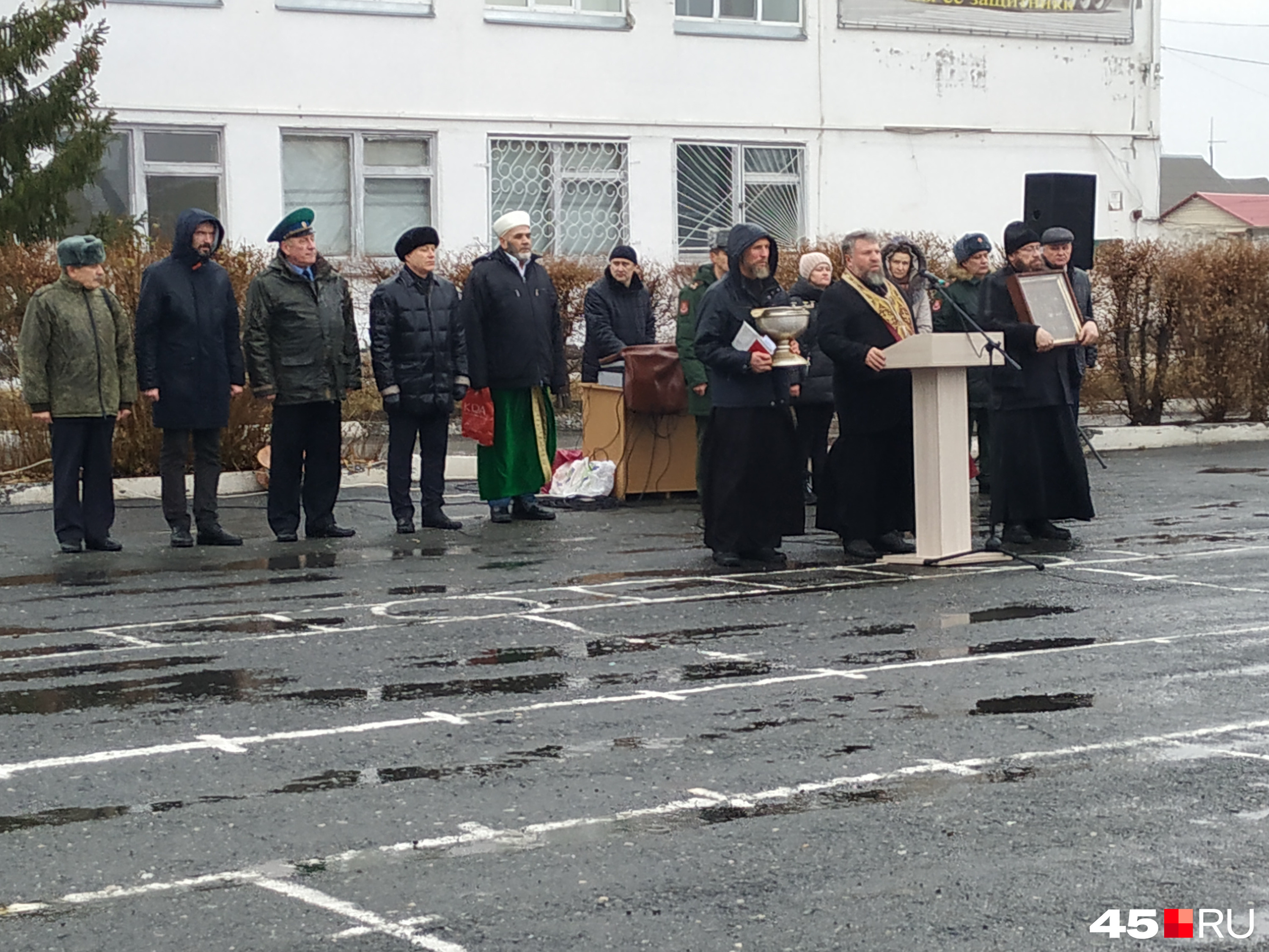 Слова наставления сказали призывникам протоиерей Владимир и имам Зиедали Мизробов Слова наставления сказали призывникам протоиерей Владимир и имам Зиедали Мизробов