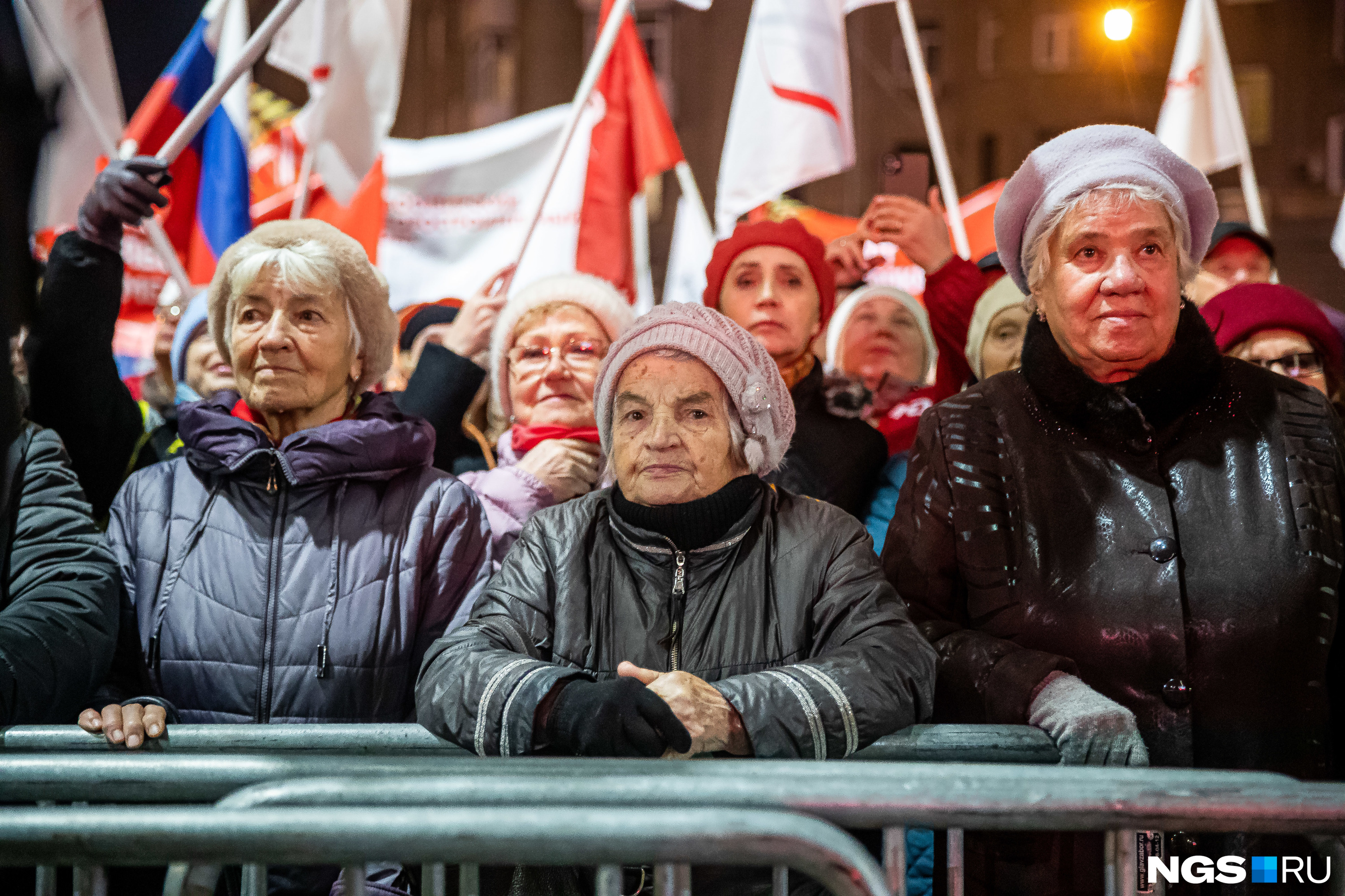 Зрители праздничного мероприятия Зрители праздничного мероприятия