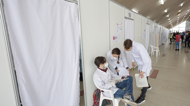 В вузах Челябинска рассказали, как будут мотивировать студентов привиться от коронавируса