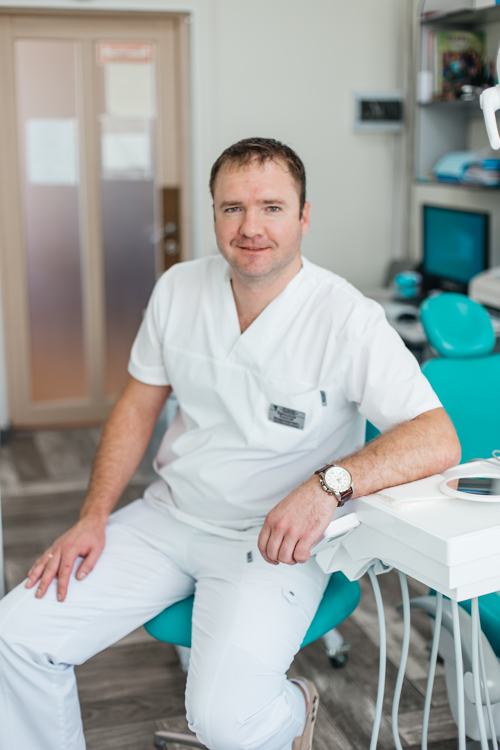 Врач-стоматолог Алексей Емельянов