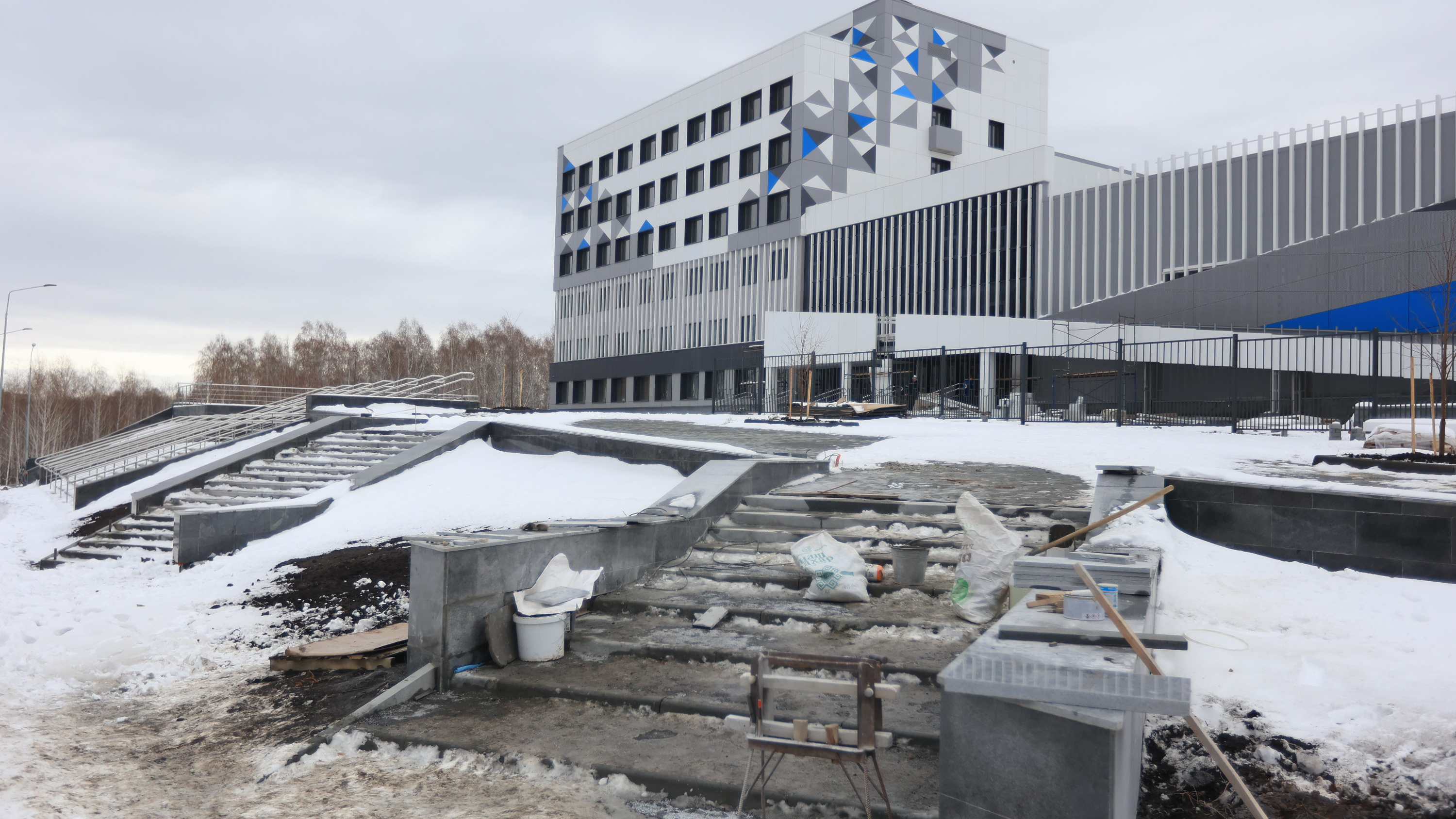 «Шайбу» забросили? Почему сдача регионального хоккейного центра в Челябинске перетекла в овертайм