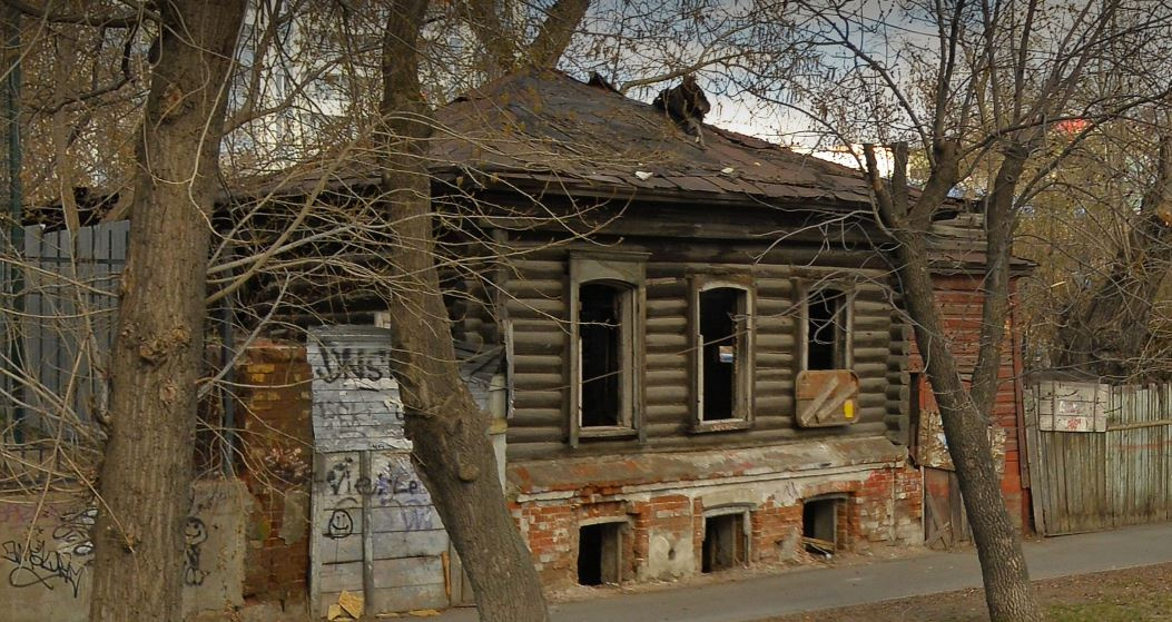В Екатеринбурге снесут старые дома, чтобы построить школу для малышей в самом центре города