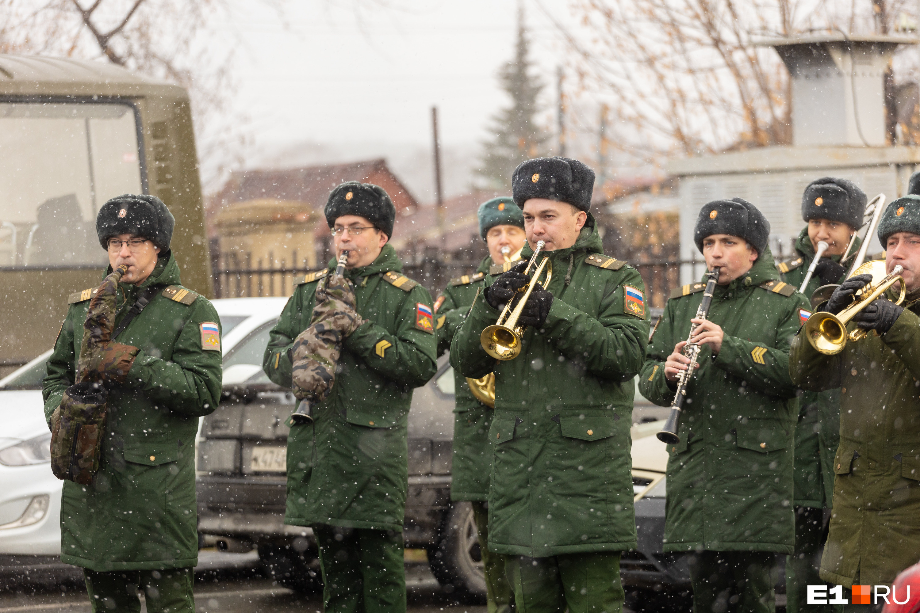Похороны сопровождал военный оркестр Похороны сопровождал военный оркестр