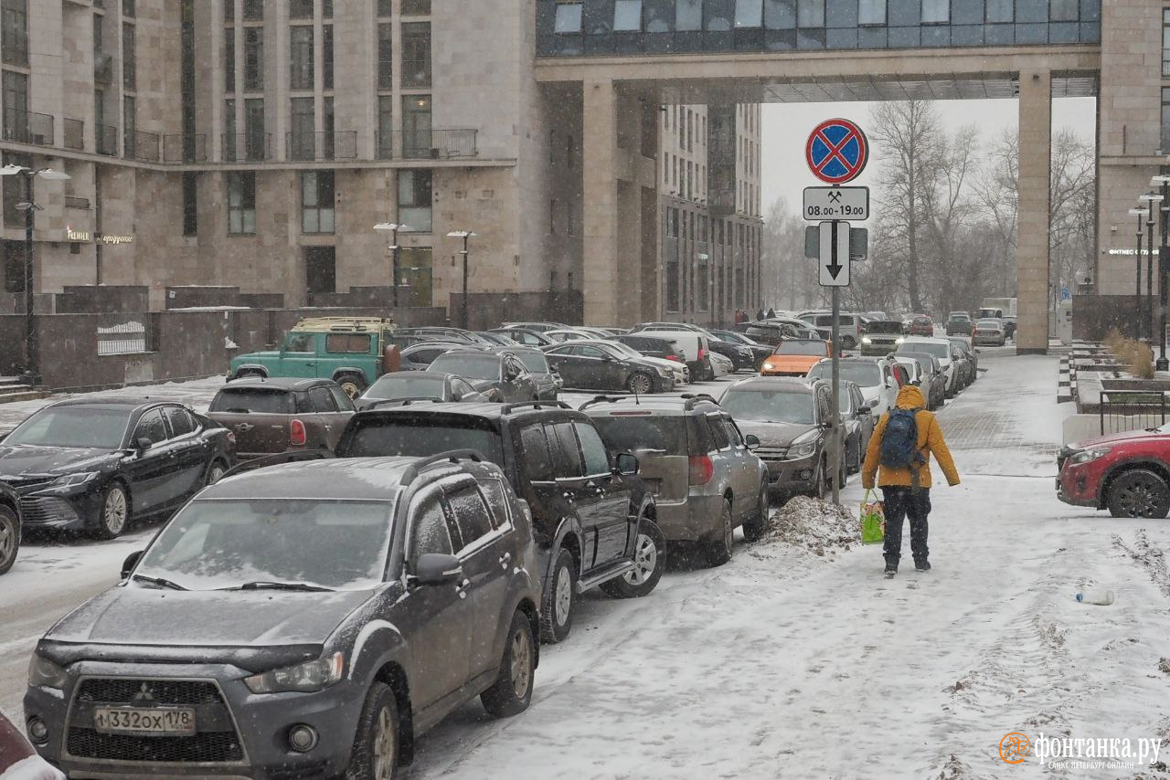 Заехал зона. Платная парковка. Платная стоянка. На улице.