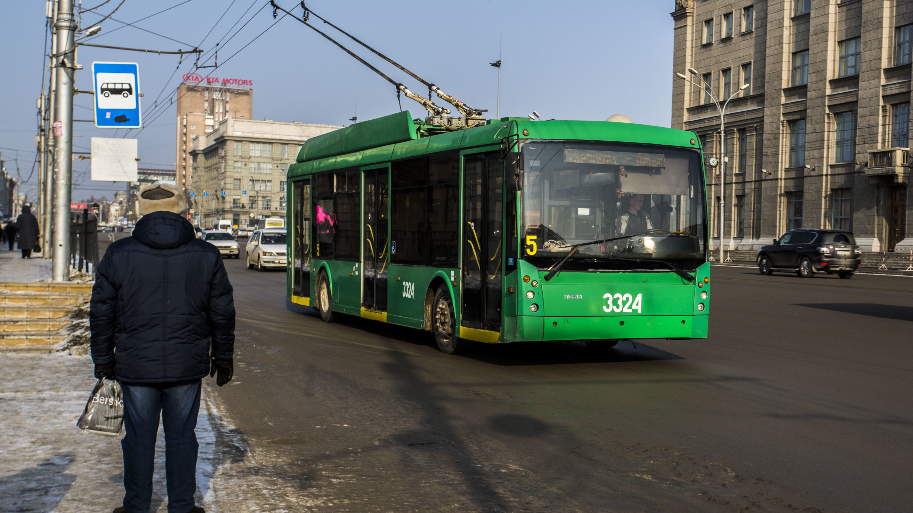 Мэрия Новосибирска заявила, что средняя зарплата водителей троллейбусов — 118 тысяч в месяц