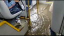 Салон автобуса <nobr class="_">№ 34</nobr> залило водой во время дождя — публикуем последствия ливня в Новосибирске