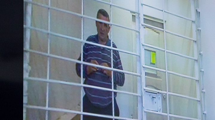 Подозреваемого во взятках бывшего замначальника УМВД оставили под стражей