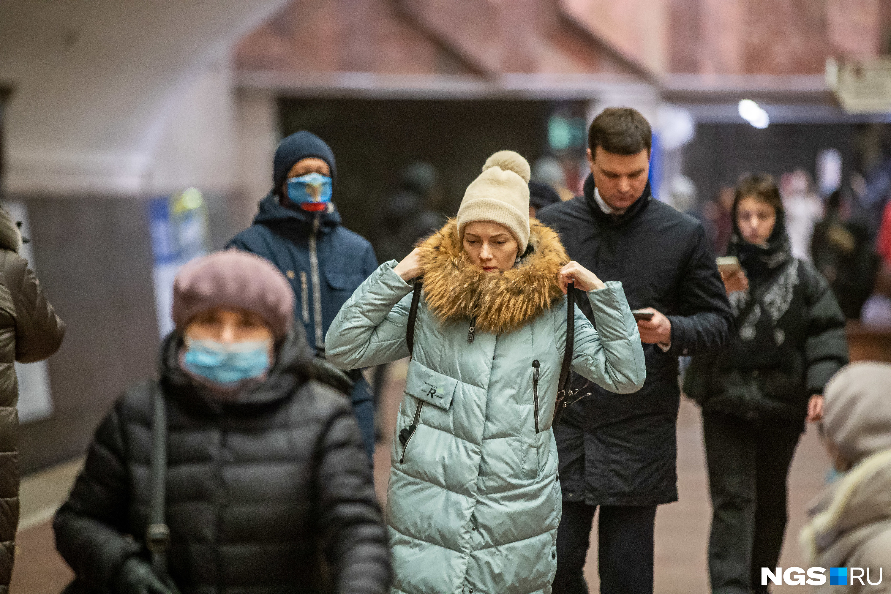 В питере ввели масочный режим декабрь. Отменили масочный режим. Масочный режим в Новосибирске. Масочный режим фото. Масочный режим Украина.