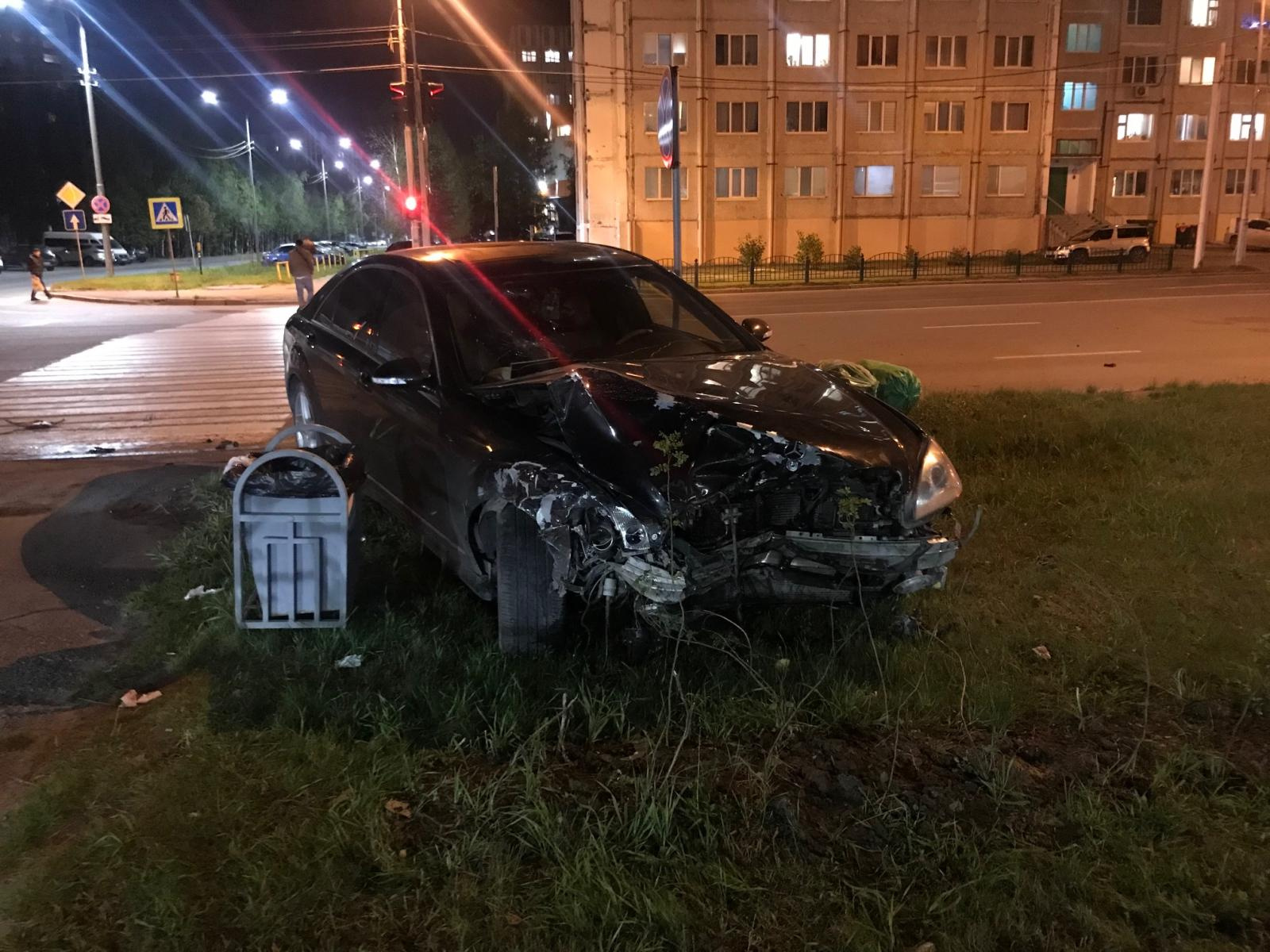 Досталось не только людям, но и машинам Досталось не только людям, но и машинам