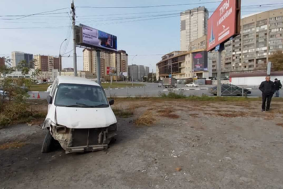 «Тойота» вылетела на тротуар и сбила двух девочек на Фрунзе — дети в больнице