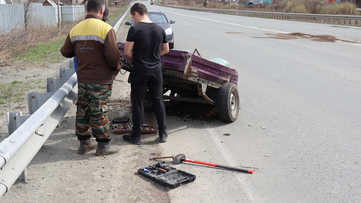 Два человека погибли после выезда машины на встречную полосу в Кузбассе