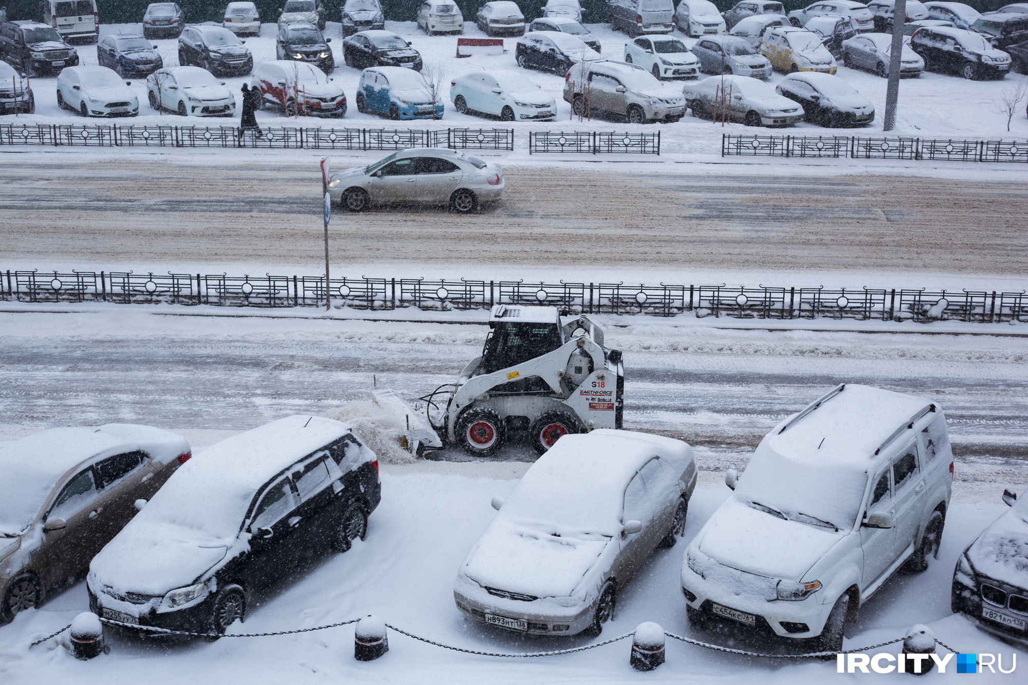 Глава Минтранса объяснил, почему в Иркутске плохо убирают дороги во время снегопадов